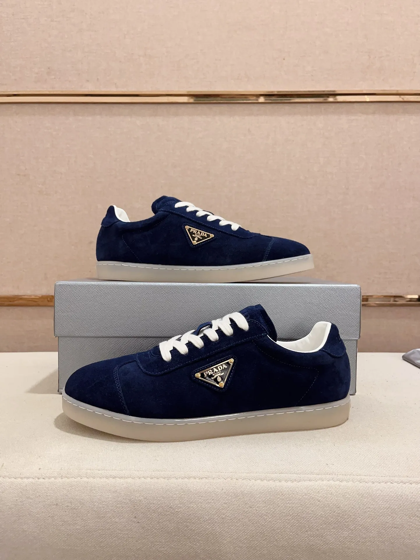Men's Men's Shoes 💰 500💰 ✔️✔️✔️Higher version High-quality new PRADA (Prada) counters are launched simultaneously. The new men's shoes and 😘fabrics are made of high-tech glue-making technology. Lining: Full cowhide lining. 👍🏿 High-end ☄️ air-cushion molded anti-slip rubber outsole, exquisite lines, simple and elegant, comfortable and high-end for leisure travel. Code number: 38 to 44 (45 can be customized and cannot be returned or exchanged)